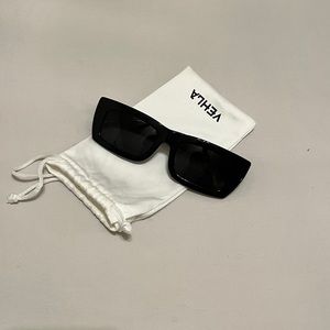 Vehla Black/Smoke Florence VS155 sunglasses